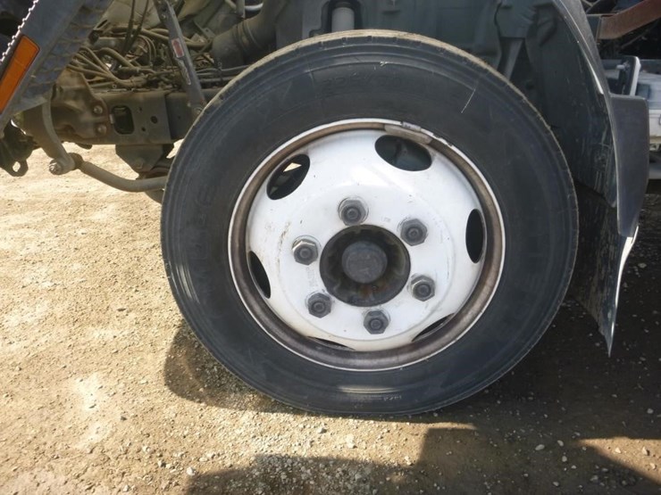 2017-isuzu-nqr-image-20