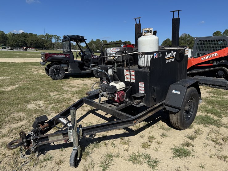 lee-boy-250-gal-tack-distributor-image-1