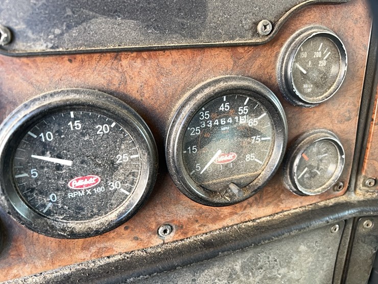 2003-peterbilt-378-image-9
