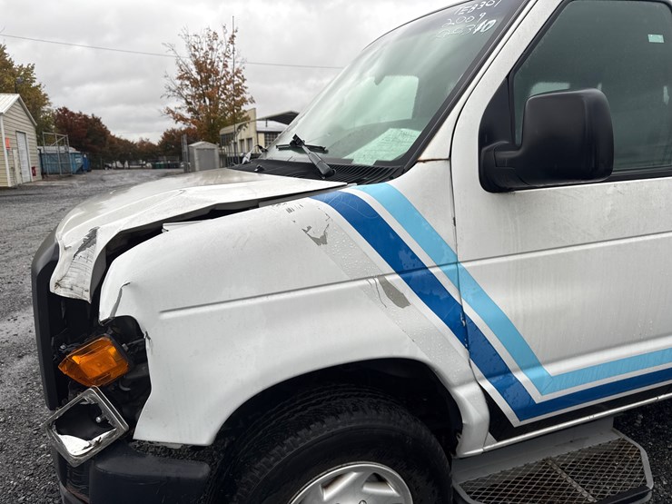 2009-ford-e350-image-21