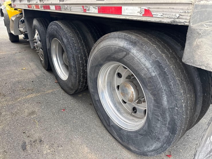 2017-peterbilt-567-image-5