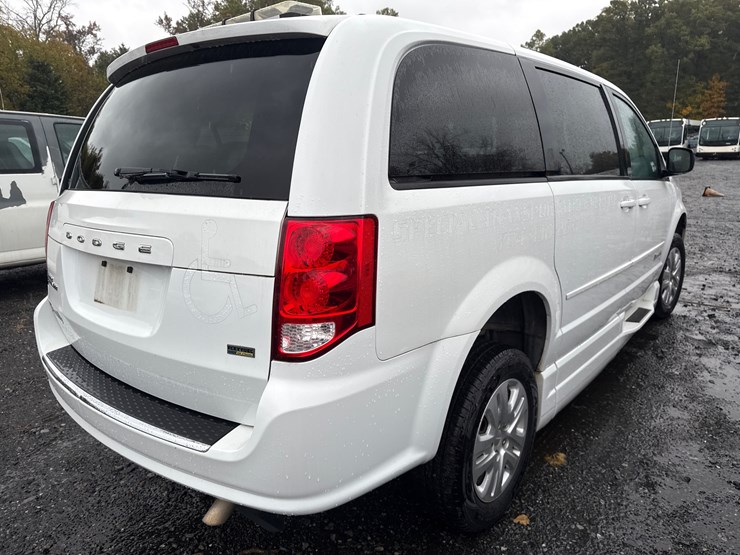 2014-dodge-caravan-image-7