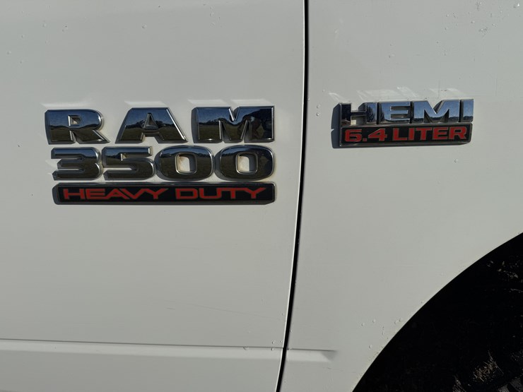 2018-dodge-ram-3500-image-13