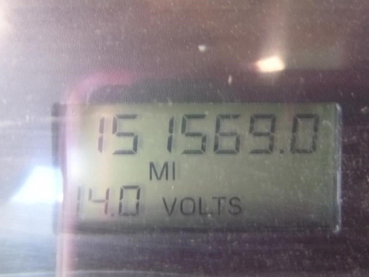 2001-freightliner-fl70-image-22