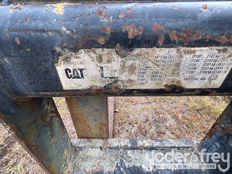cat-quick-attach-forks-to-suit-cat-it14b-it28f-wheeled-loader-image-3