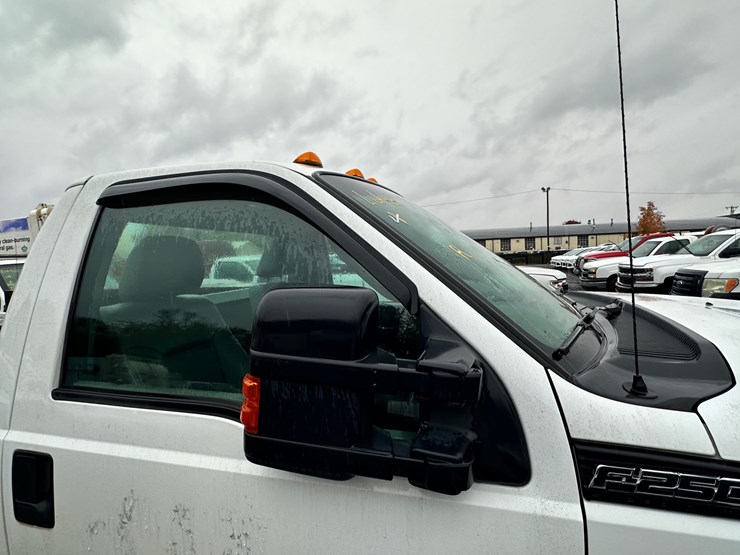 2012-ford-f250-xl-image-27