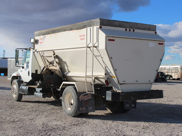 2004-international-durastar-4300-image-5