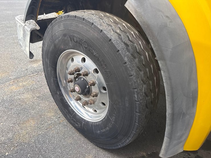 2017-peterbilt-567-image-9