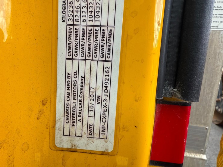 2018-peterbilt-567-image-19