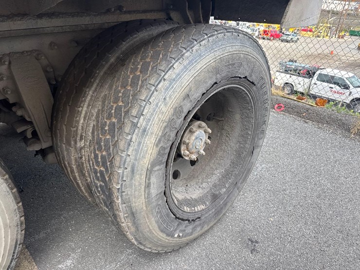 2017-peterbilt-567-image-7