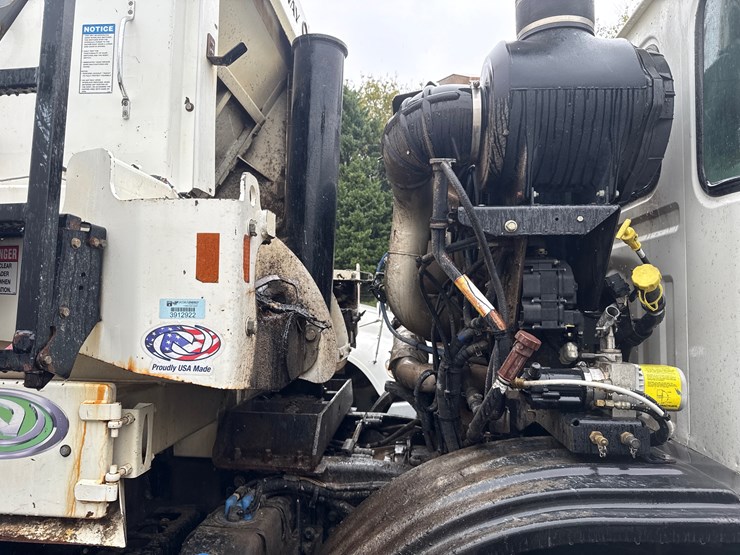 2015-autocar-acx64-image-43