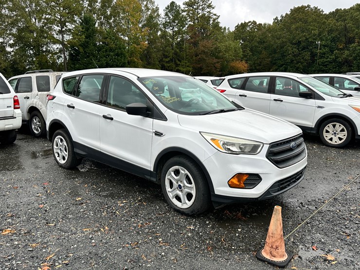 2017-ford-escape-image-1