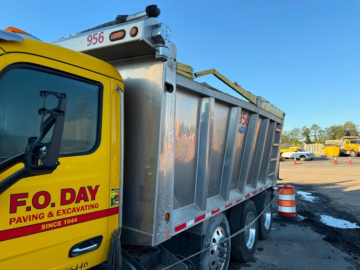 2018-peterbilt-567-image-7
