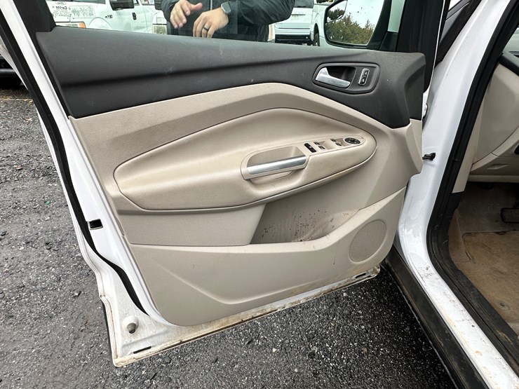 2014-ford-escape-image-67