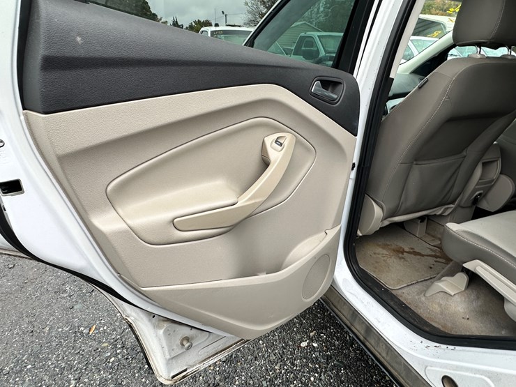 2014-ford-escape-image-76