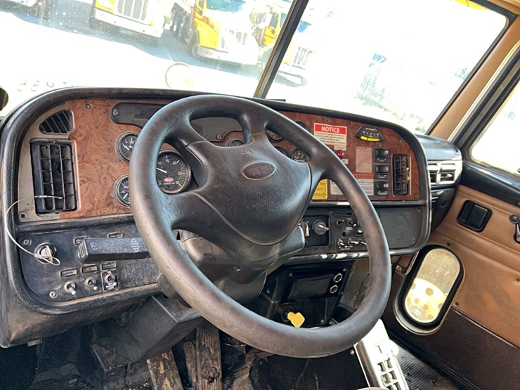 2003-peterbilt-378-image-8