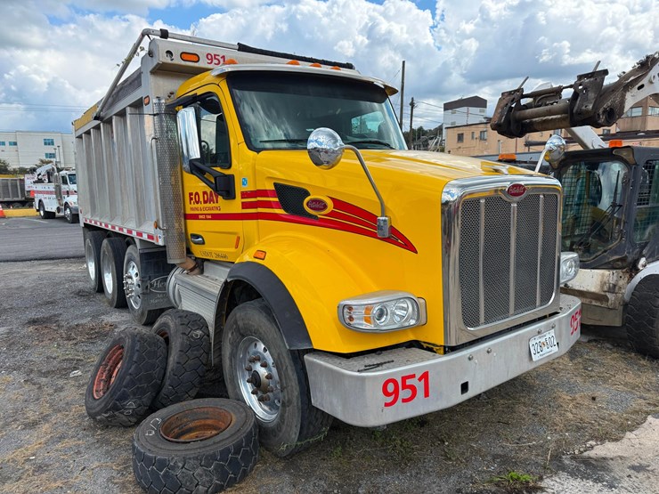 2018-peterbilt-567-image-2