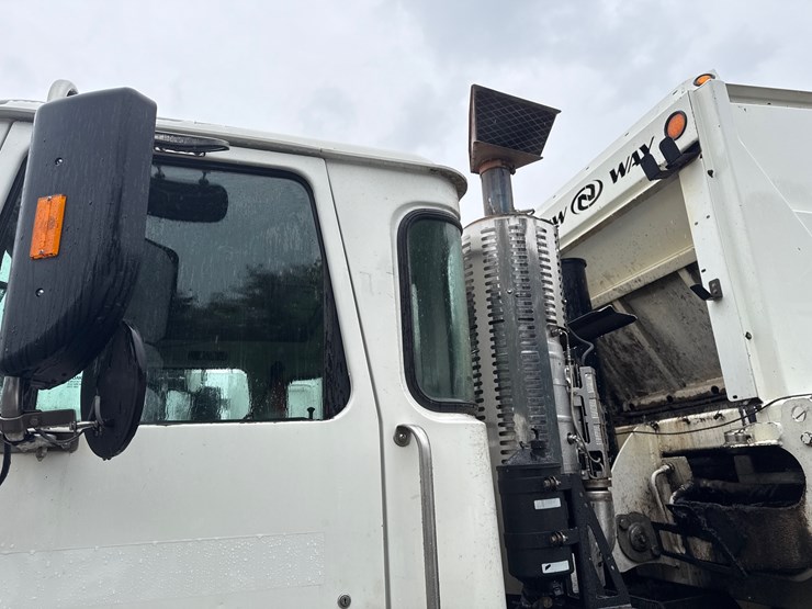 2015-autocar-acx64-image-8