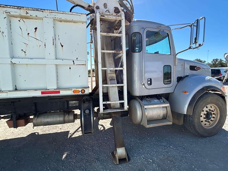 2017-peterbilt-348-image-28