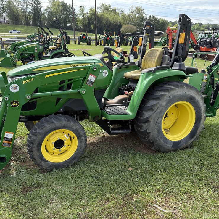 JOHN DEERE 3025E