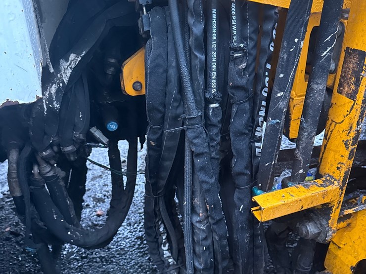 2012-autocar-acx64-image-32