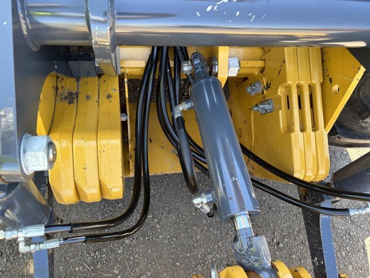 2018-deere-210l-image-22