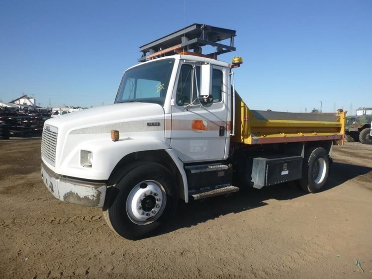 2001-freightliner-fl70-image-1