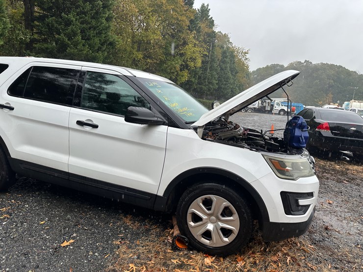 2016-ford-explorer-image-18