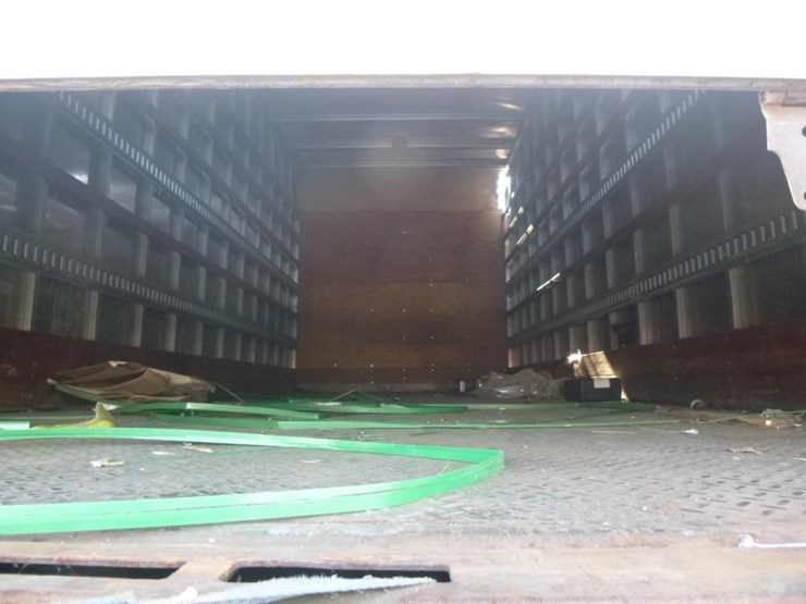 2017-isuzu-nqr-image-9