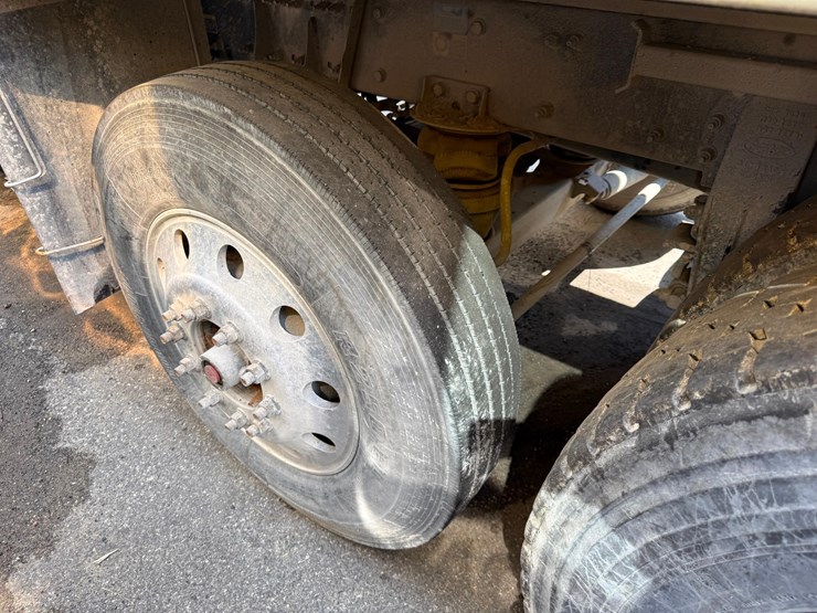 2018-peterbilt-567-image-8