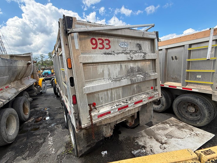 2018-peterbilt-567-image-5