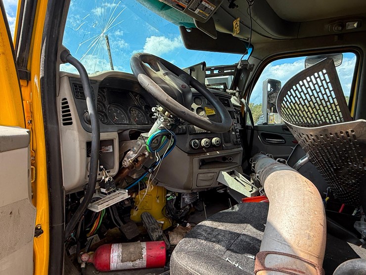 2018-peterbilt-567-image-10