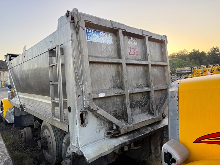 2003-peterbilt-378-image-5