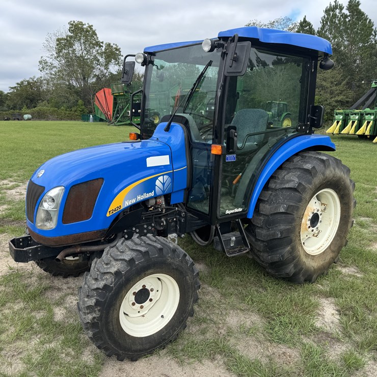 NEW HOLLAND T2420
