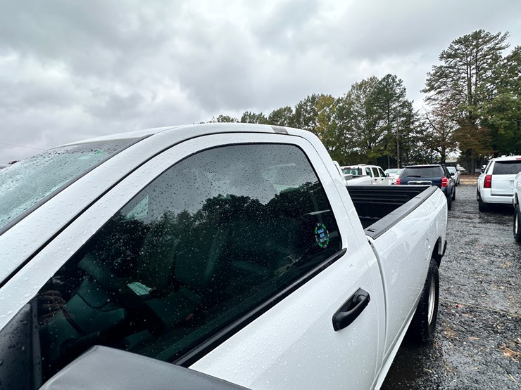 2015-dodge-ram-1500-image-38