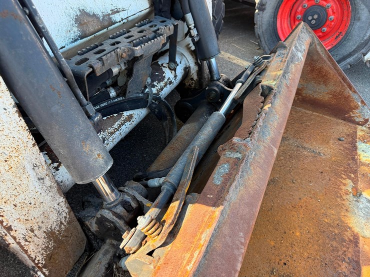 2015-bobcat-s650-image-8