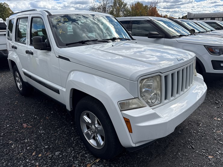 2012-jeep-liberty-image-1