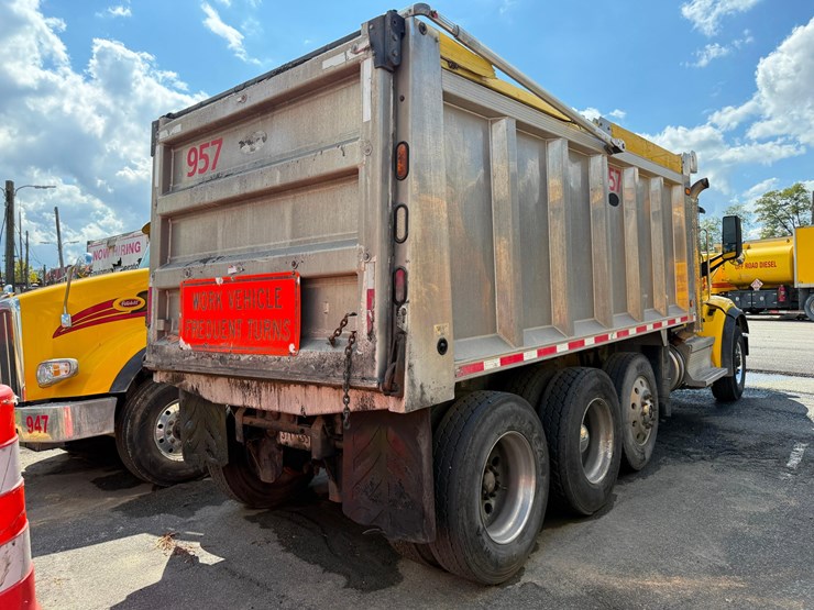 2018-peterbilt-567-image-3