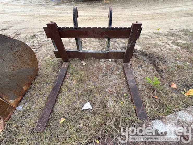 cat-quick-attach-forks-to-suit-cat-it14b-it28f-wheeled-loader-image-1