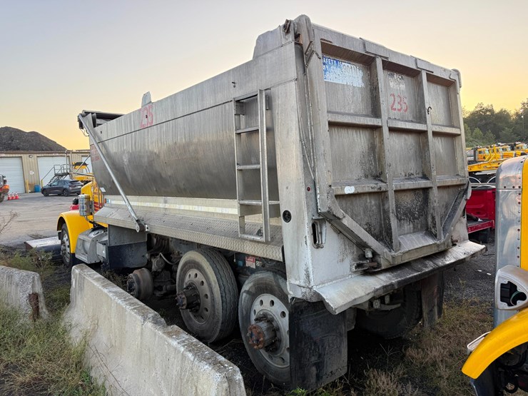 2003-peterbilt-378-image-4