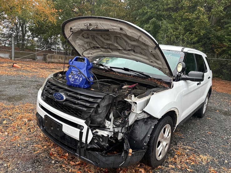 2016-ford-explorer-image-3