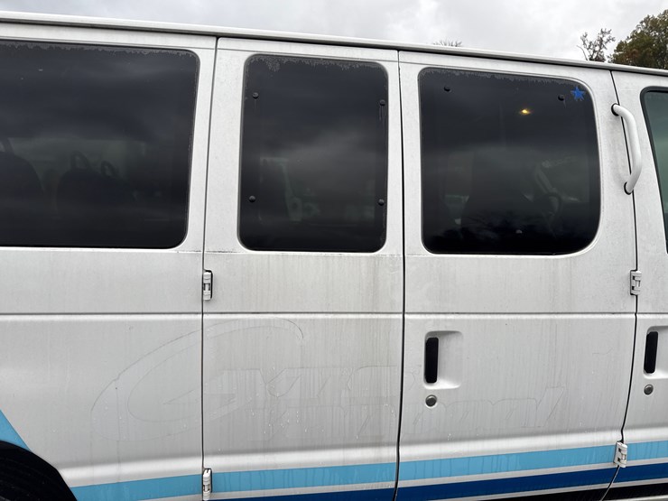 2009-ford-e350-image-16