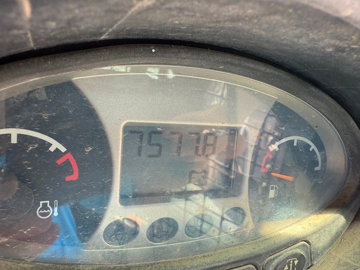 2015-bobcat-s650-image-12