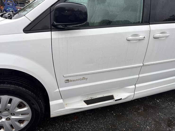 2014-dodge-caravan-image-11