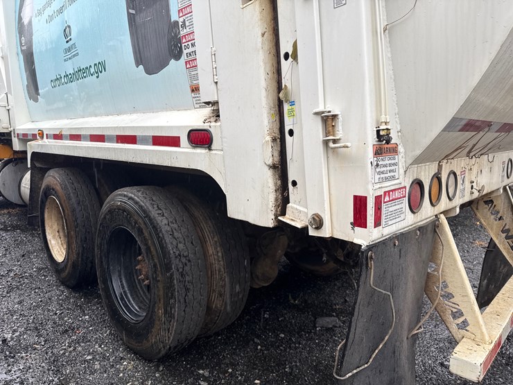 2015-autocar-acx64-image-26