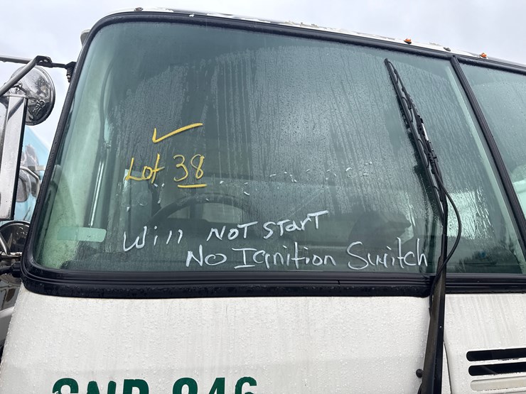 2012-autocar-acx64-image-3