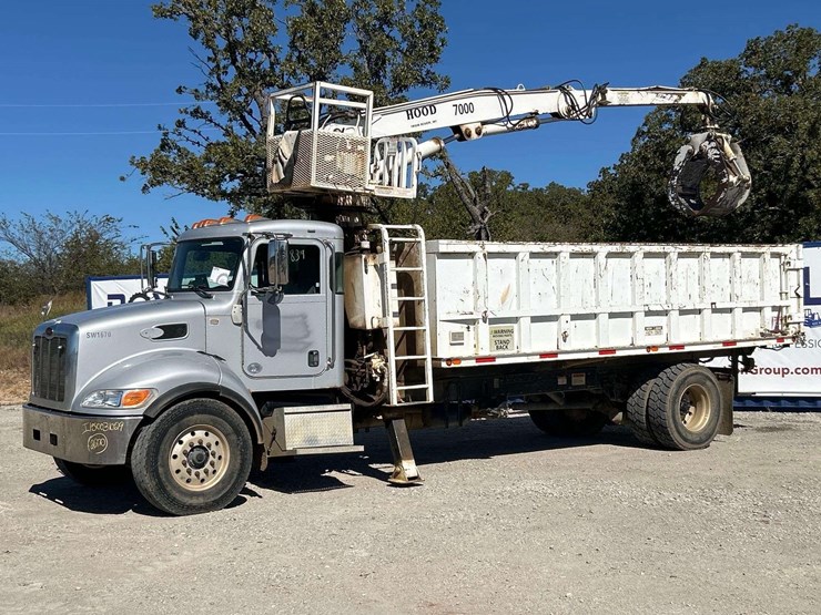 2017-peterbilt-348-image-1