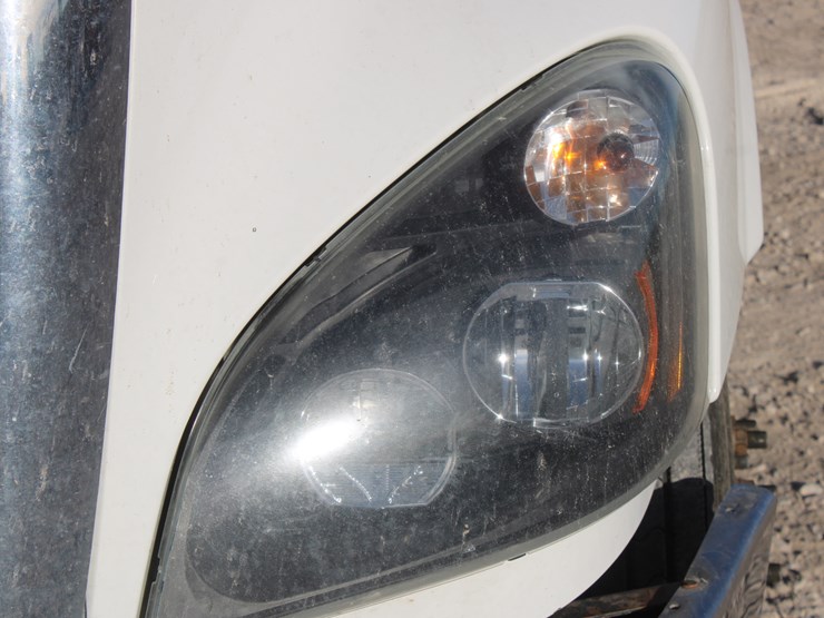 2016-freightliner-cascadia-125-image-35