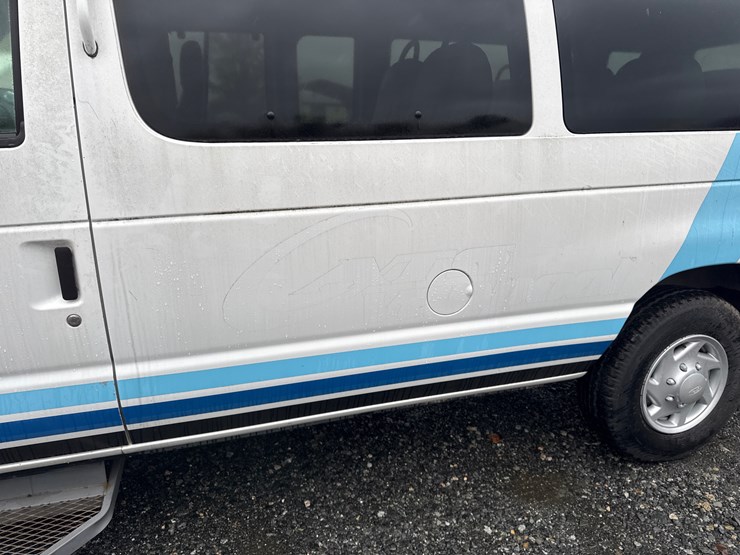 2009-ford-e350-image-24