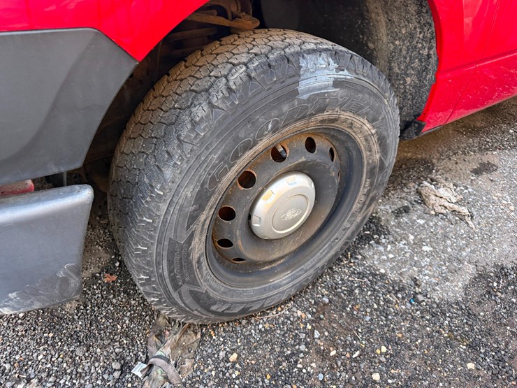 2012-ford-f150-xl-image-11